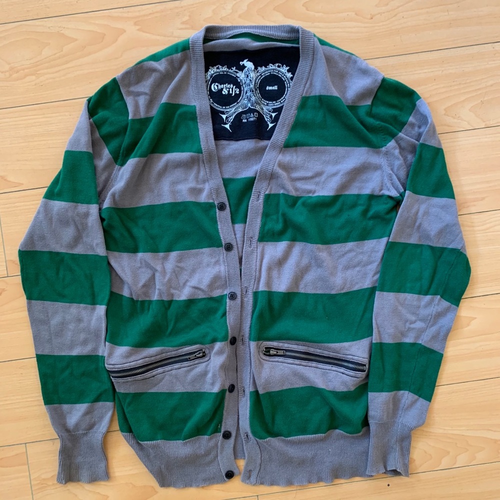 Cool sweater with zipper detail for hipsters
